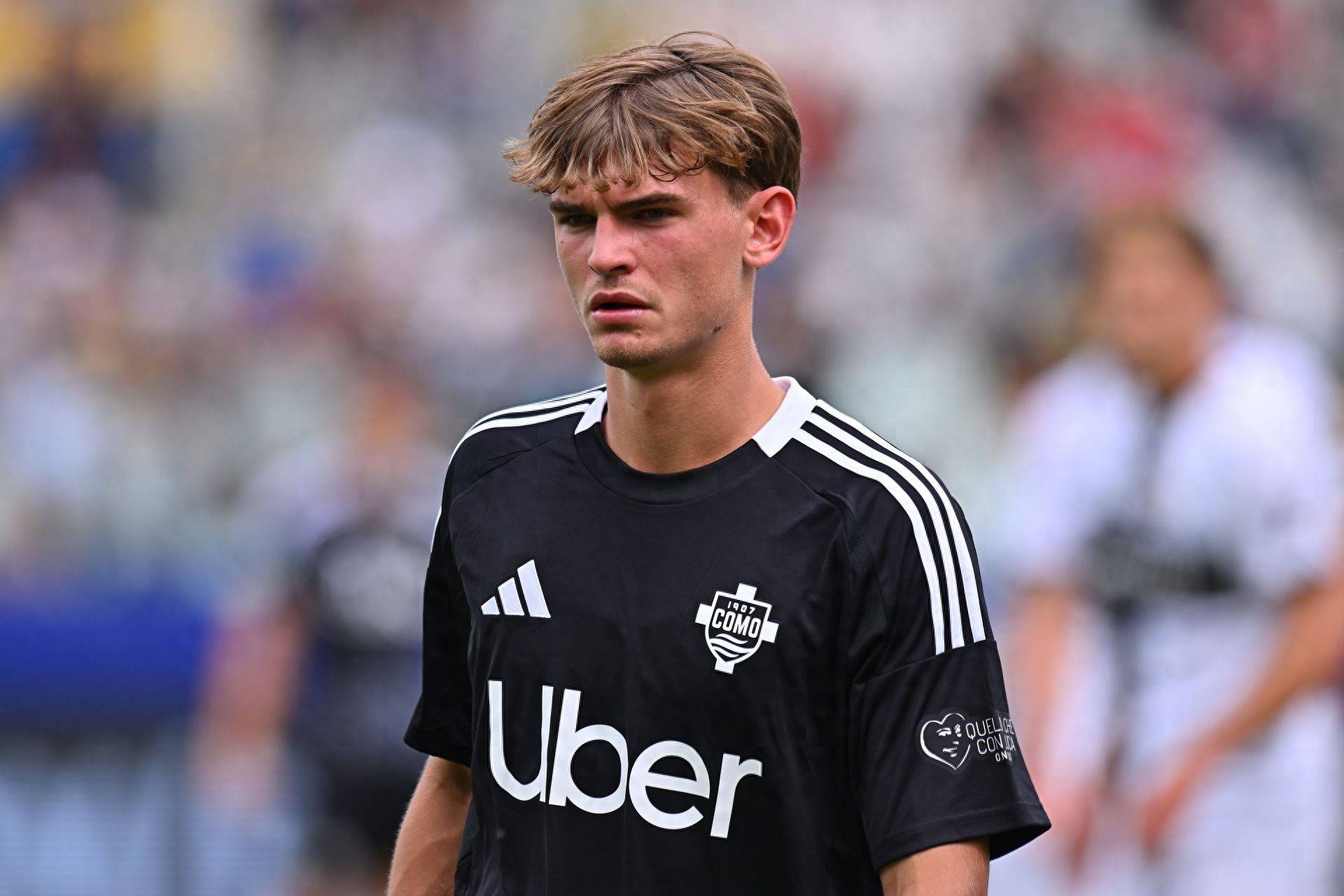 通過加強邊 通過加強邊